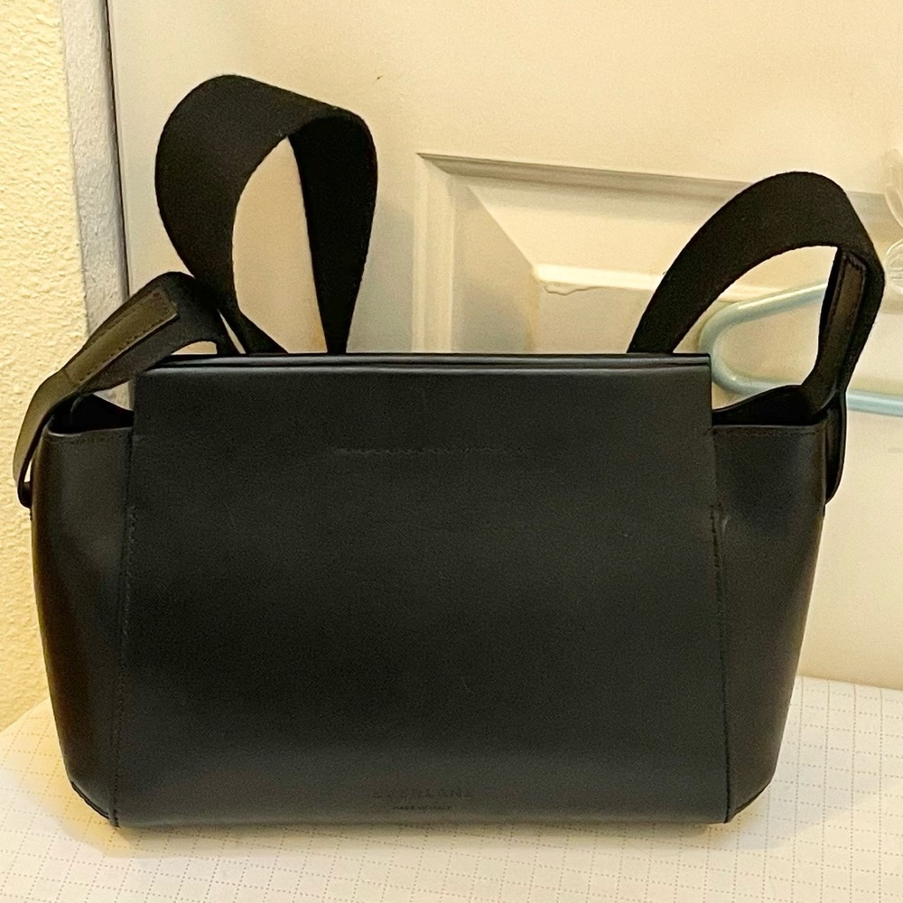 Everlane Mini The Form crossbody bag - Picture 7 of 16